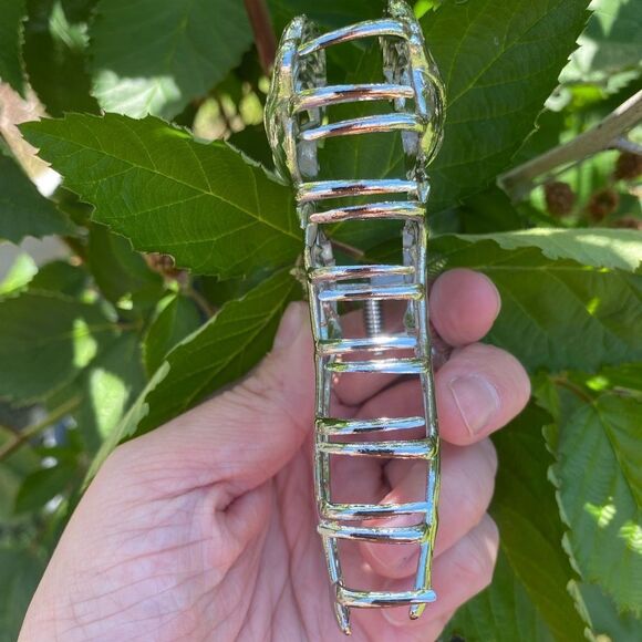 Cottagecore Elegant Silver Rose Hair Clip engraved details, Feminine design - Picture 6 of 7